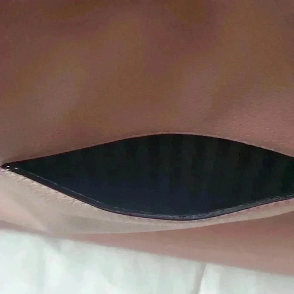 Victoria Secrets pink purse - Picture 8 of 13